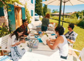 students painting in the European countryside tourism workshop